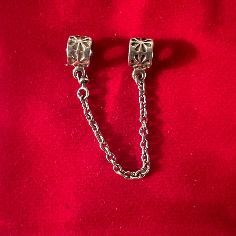 Pandora daisy safety chain